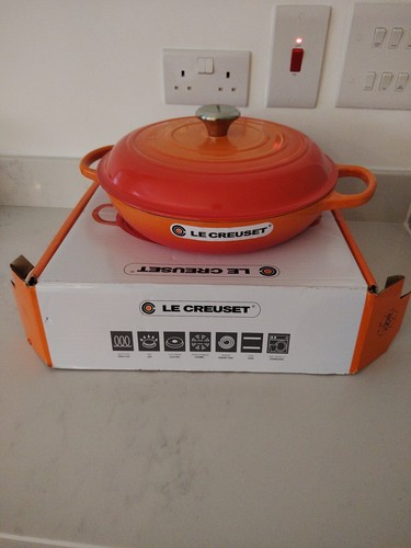 Creuset signature cast - le,