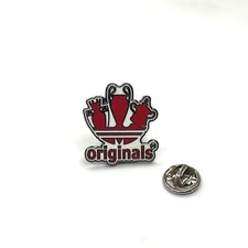 MANCHESTER UNITED THE ORIGINAL TREBLE WINNERS 1999 PIN BADGE FREE UK 48HR POST