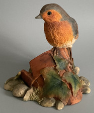 Border Fine Arts Robin Figurine. Signed Ayres, 1981.
