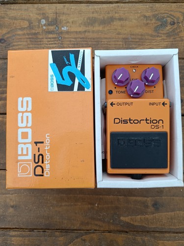 Boss distortion guitar - ds-1,