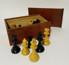 Antique Vintage Staunton Pattern Wooden Ebony Boxwood Chess Set Pieces in Box