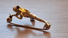 harriet glen  rare frog brooch, sapphire eyes, Roller safety catch