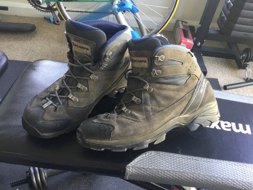 Scarpa walking boots - , size
