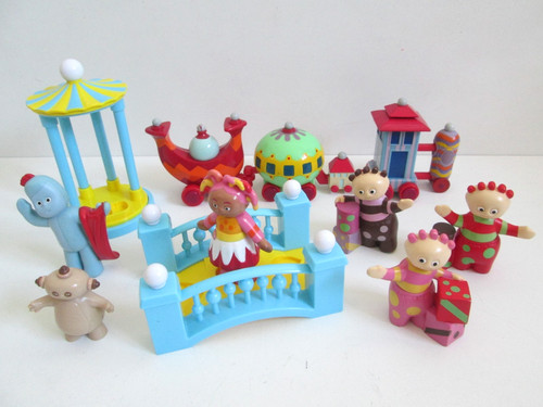 The night garden gazebo - night,