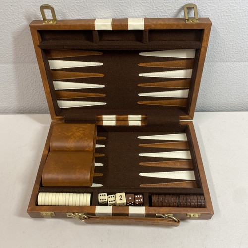 Travel backgammon set a - backgammon,
