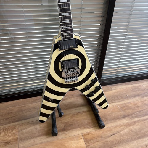 Flying electric guitar - flying,
