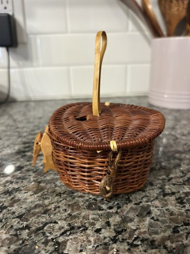 Tiny wicker fishing basket - tiny,