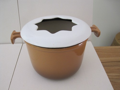 Creuset fondue pot - le,