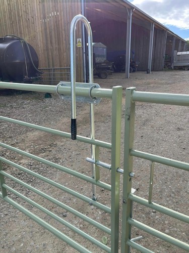 Rider friendly equestrian gate