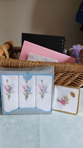 Vintage ladies hankerchiefs - ladies, x
