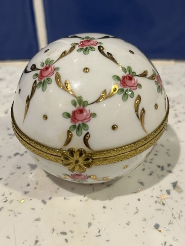 Vintage past times spherical - past,