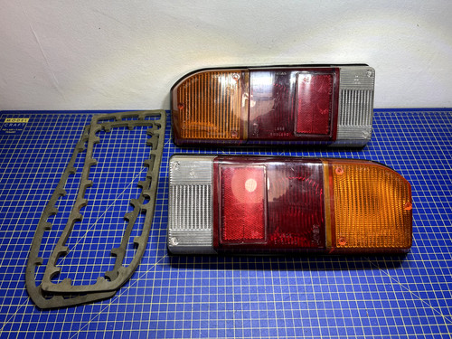Lucas rear light pair - , fits