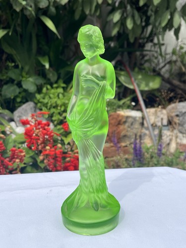 Green uranium glass figurine - green,