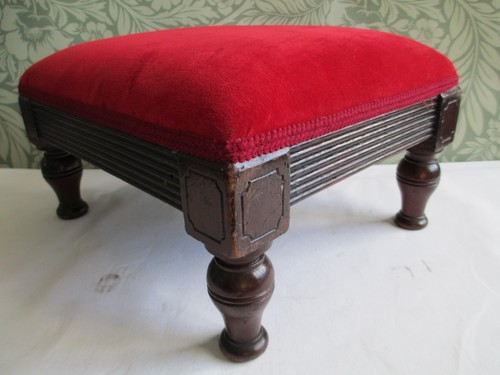Antique oak and plush - oak, red