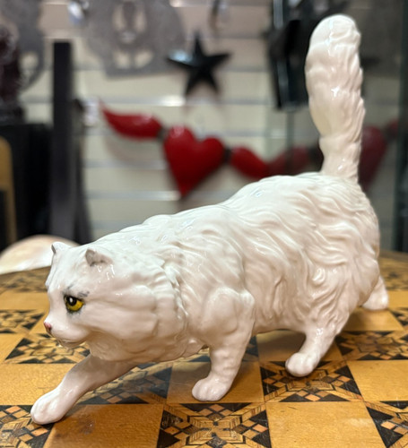 Vintage royal doulton white - royal,