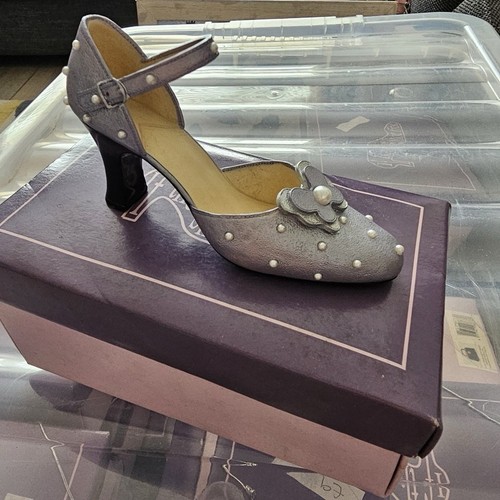 The shoe fits leonardo - if,