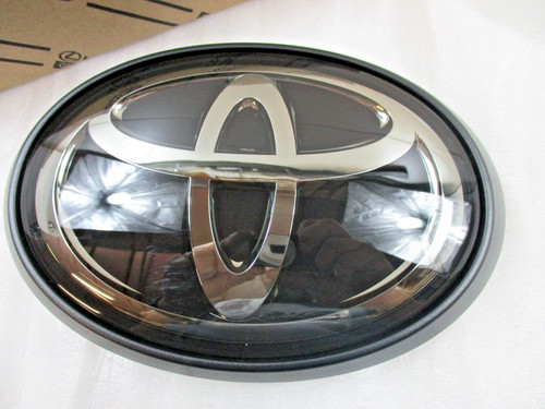 Toyota hilux front badge - front,