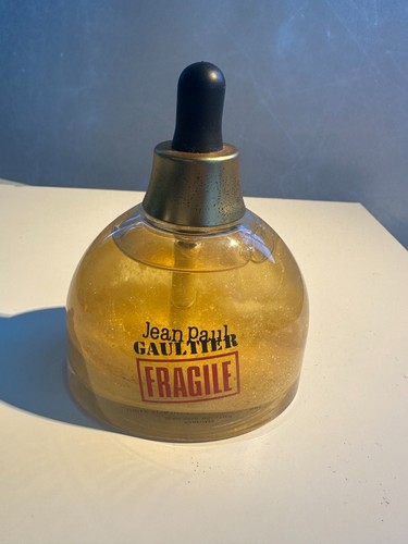 Fragile jean paul - by,