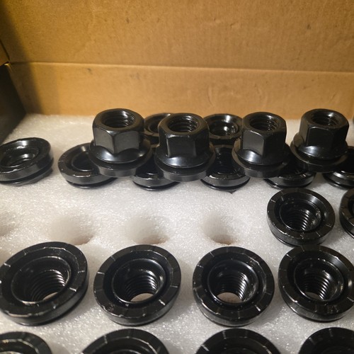 32pcs black wheel lug - 32pcs,