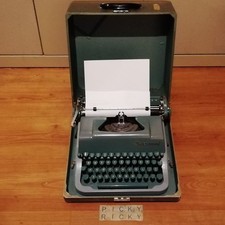 Vintage Underwood Universal