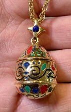 Vintage Signed Joan Rivers Russian Holiday Egg Pendant Necklace 34” Gold Tone