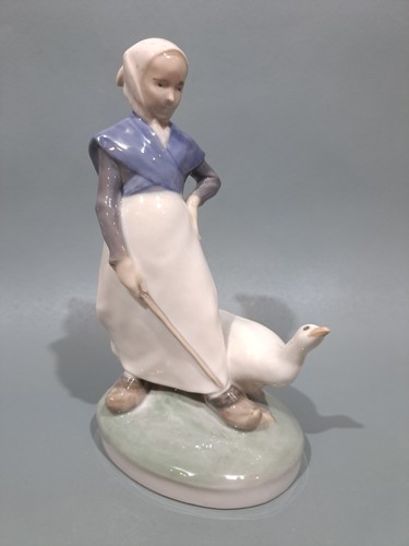 Royal copenhagen figure - copenhagen, girl