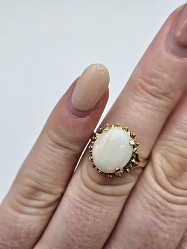 9ct yellow gold - yellow, solitaire