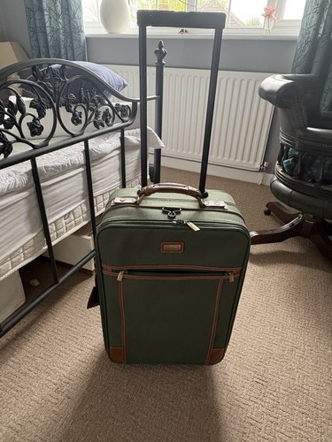 Harrods classic suitcase - harrods,
