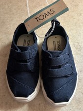 NWT TOMS classic navy Canvas Shoes size 8