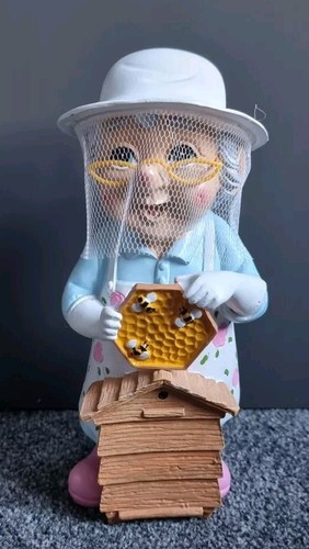 Mini bee keeping gnome outdoor - mini,