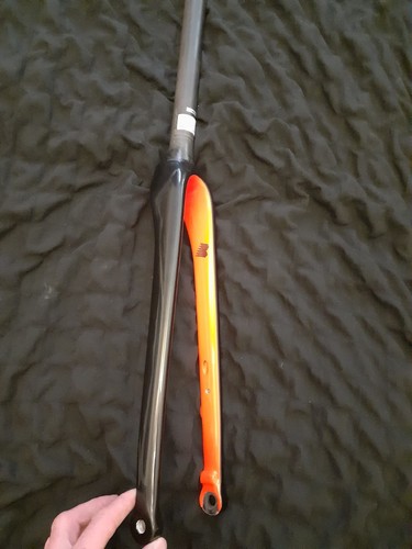 Ultralight full carbon - carbon, front
