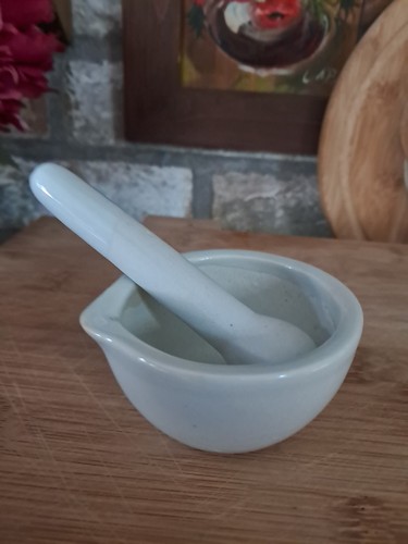 White ceramic small pestle - white,