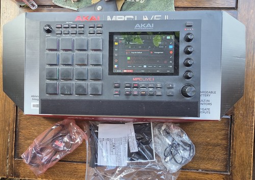 Akai professional mpc live - akai,