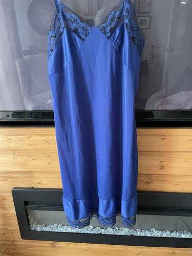 1970 vintage nylon slip - 1970, size