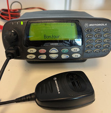 GM380 UHF MOTOROLA 403-470 MHz 255 CHANNELS WITH ACCESSORIES (GOOD CONDITION)