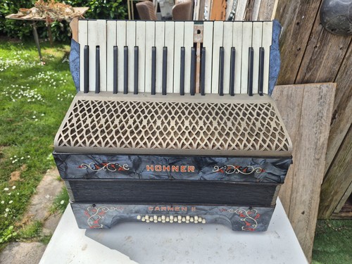 Hohner accordian carmen - hohner, il
