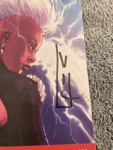 Marvel comics storm - comics, signed