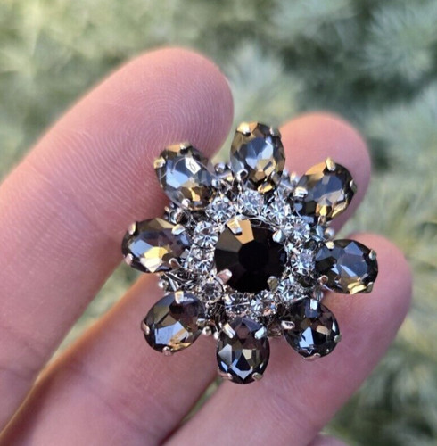 Magnetic brooch gray - magnetic,