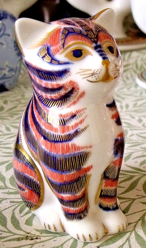 Royal crown derby sitting - royal,