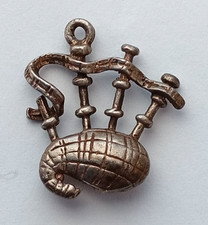 1960s-80s VINTAGE SILVER BRACELET CHARM BAGPIPES.    CH3-12
