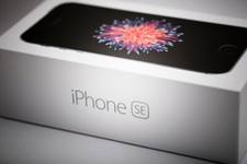 Apple iPhone SE 16/32/64/128GB All Colour Unlocked 4G UK Grade A+ in Apple BOX