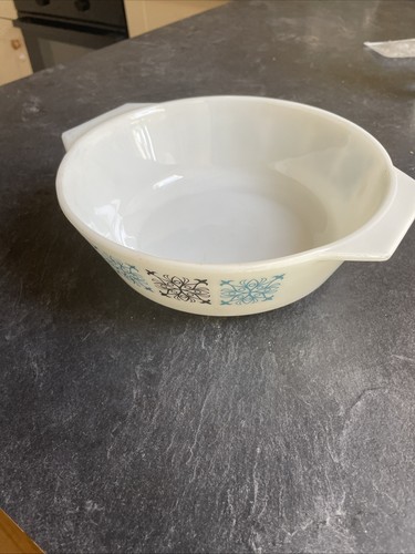 Vintage pyrex medium - pyrex,