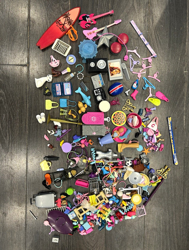 Mixed doll accessories lot - doll,