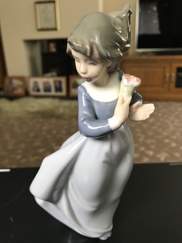 Nao lladro figurine girl - figurine,