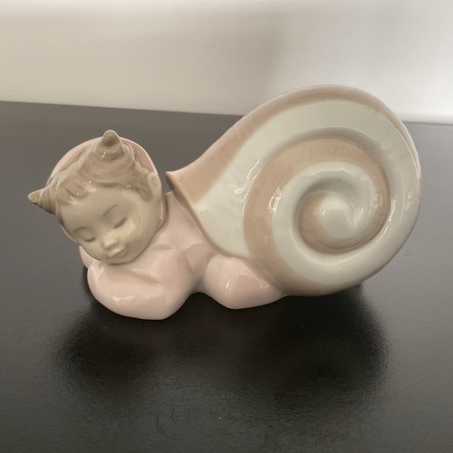 Nao lladro little - by, snail