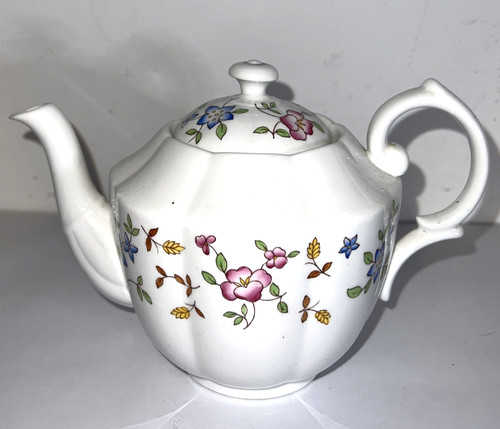 Vintage royal albert - , 'minuet'