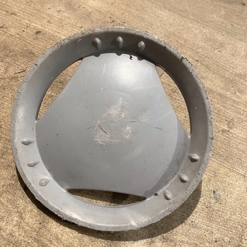 Front wheel trim hub - front,