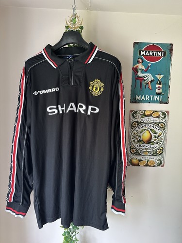 Manchester untied 1999 away - manchester,