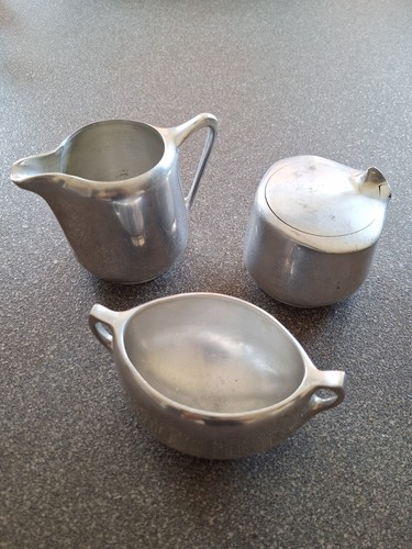 Three pieces picquot ware - pieces,