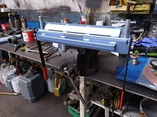 Bending metal sheet folder